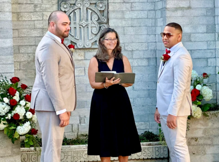 Officiant Makes Your Wedding Day Effortless