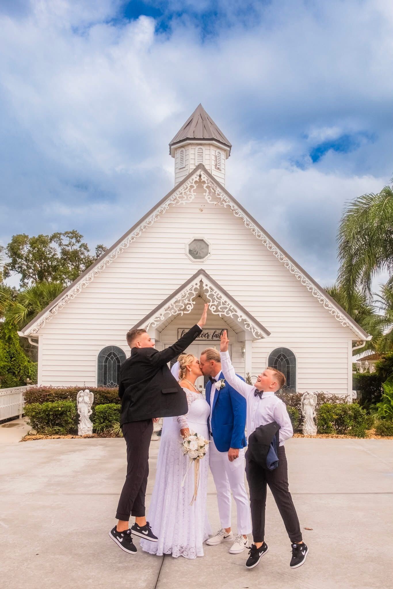 The Little Wedding Chapel — chapel interior